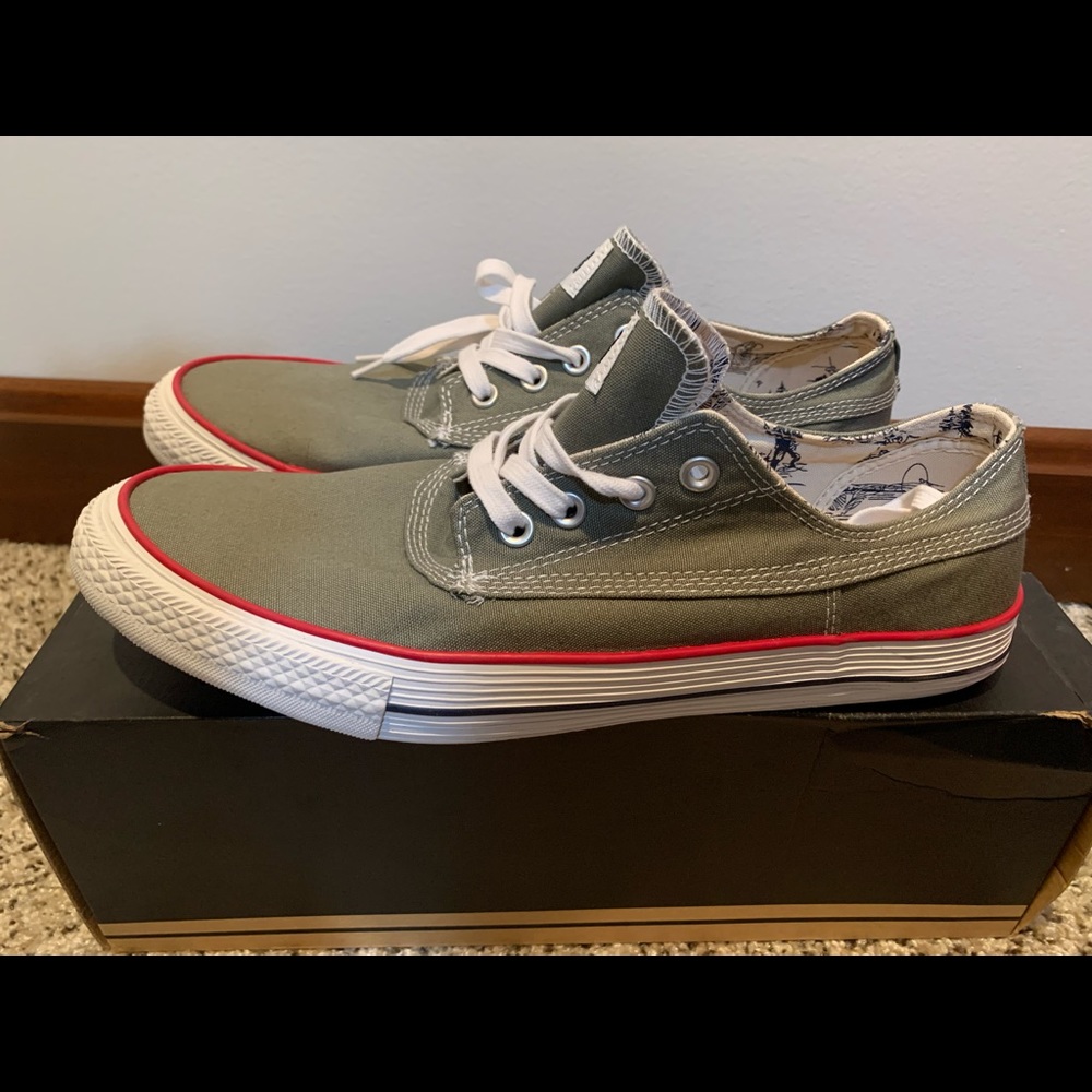 Converse lace up New in a box